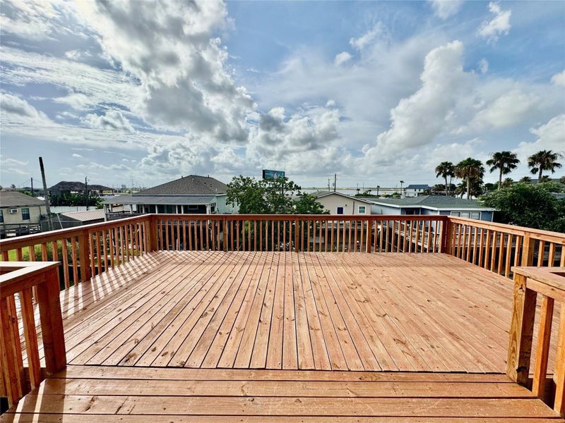 Exterior details and patio area of a home in , Bayou Vista (Image 23).