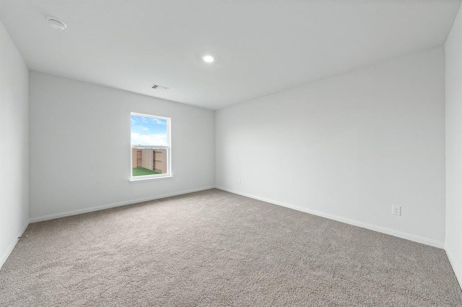 Spacious, unfurnished interior of a new home in Retreat at Fossil Creek, Fort Worth (Image 8).