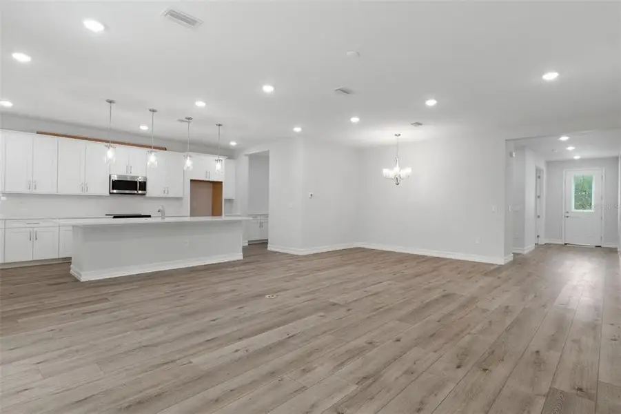 Spacious, unfurnished interior of a new home in , Beverly Hills (Image 4).