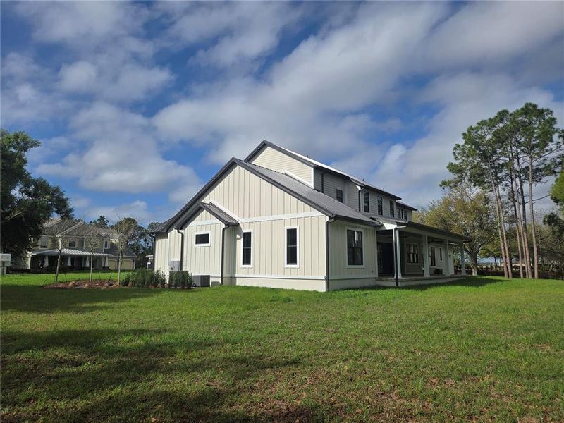 Exterior details and patio area of a home in , Howey-in-the-Hills (Image 4).
