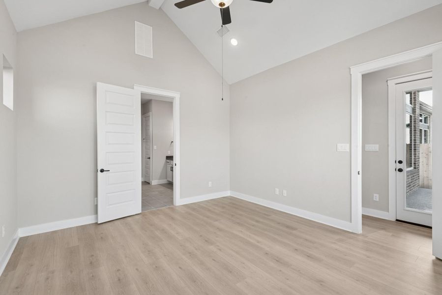 Spacious, unfurnished interior of a new home in , Katy (Image 40).