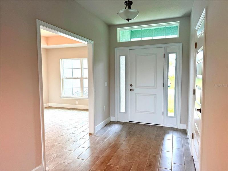 Spacious, unfurnished interior of a new home in South Gulf Cove, Port Charlotte (Image 14).