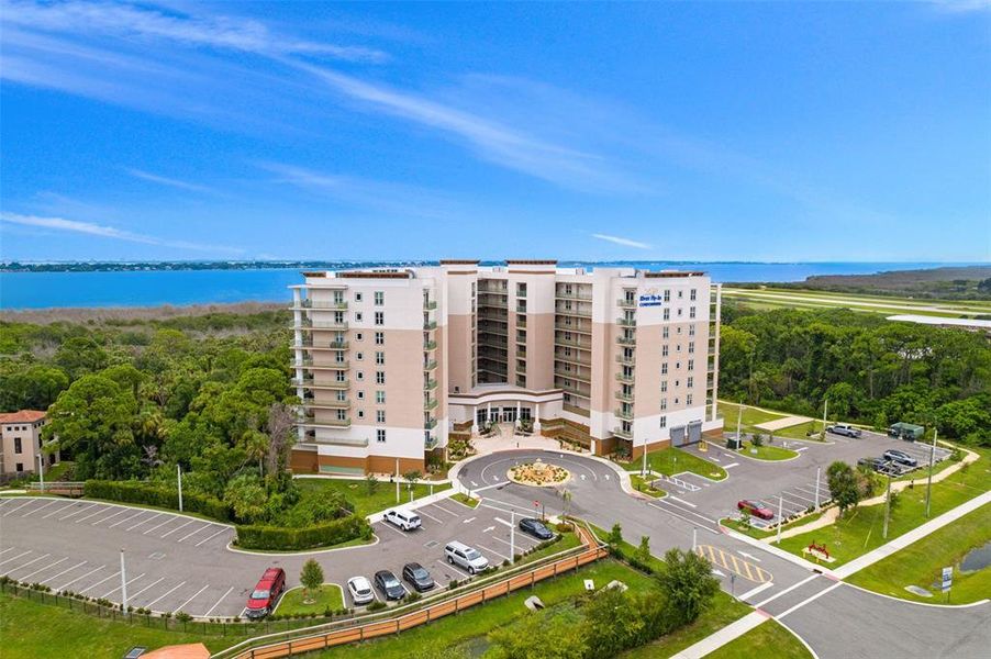 Condo located in Merritt Island, FL showcasing its design and architecture (Image 4).