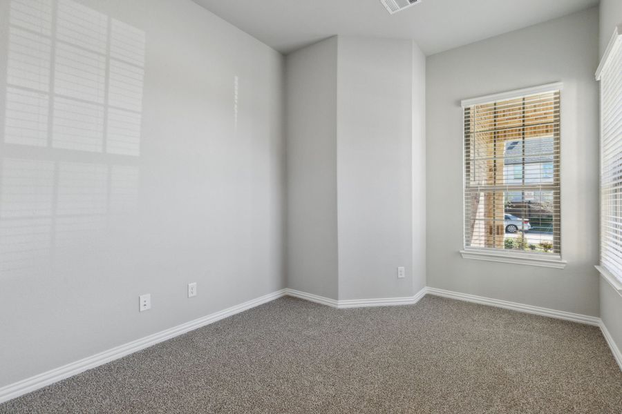Spacious, unfurnished interior of a new home in Solterra Texas, Mesquite (Image 10).