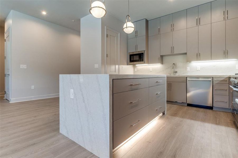 Furnished interior view inside a new home in , Dallas (Image 7).