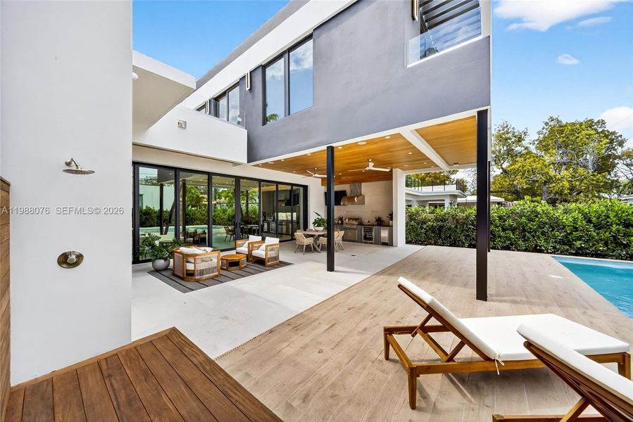 Exterior details and patio area of a home in , Miami (Image 28).