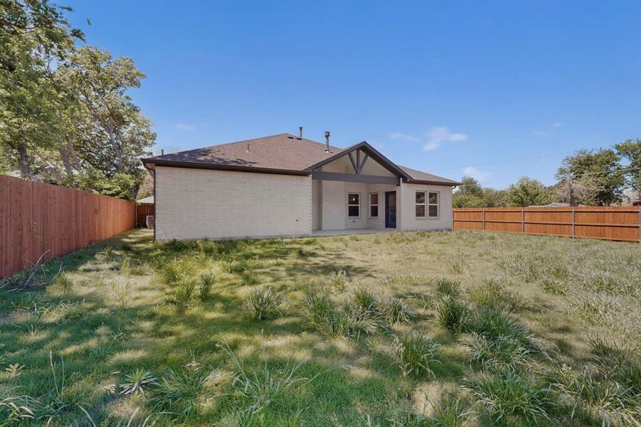 Exterior details and patio area of a home in , White Settlement (Image 4).