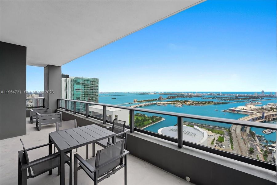 Condo located in Miami, FL showcasing its design and architecture (Image 24).