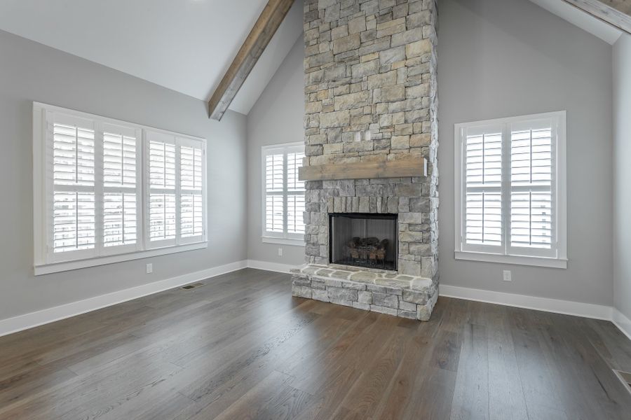 Spacious, unfurnished interior of a new home in Pine Ridge, Soddy-Daisy (Image 27).
