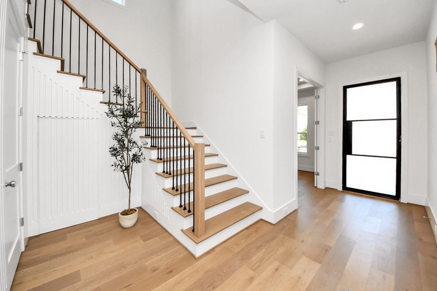 Spacious, unfurnished interior of a new home in , Houston (Image 23).