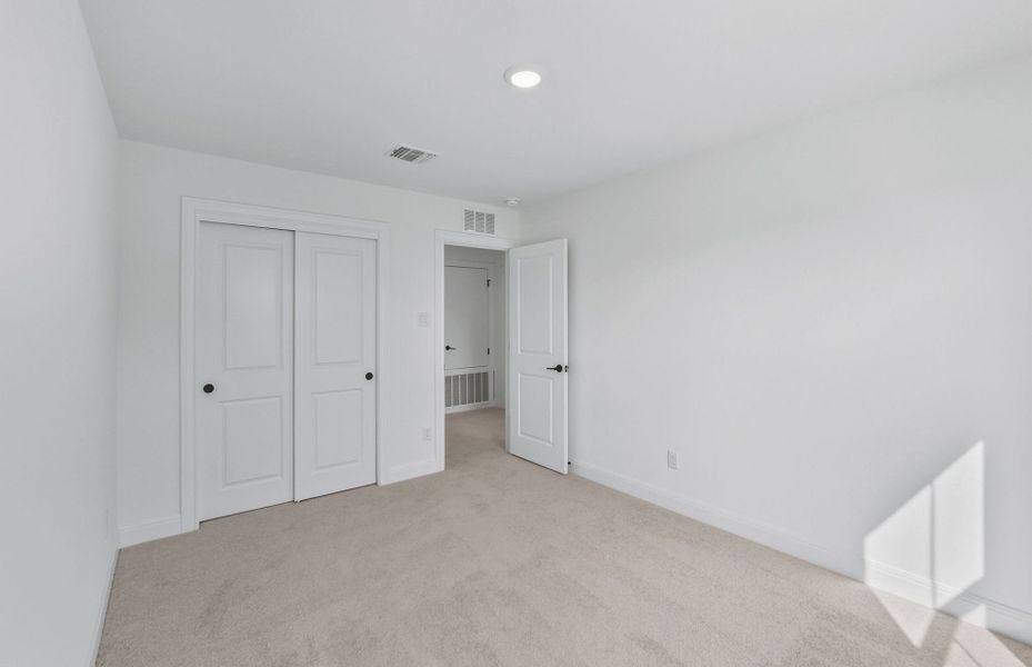 Spacious, unfurnished interior of a new home in Horizon Lake, Leander (Image 32).