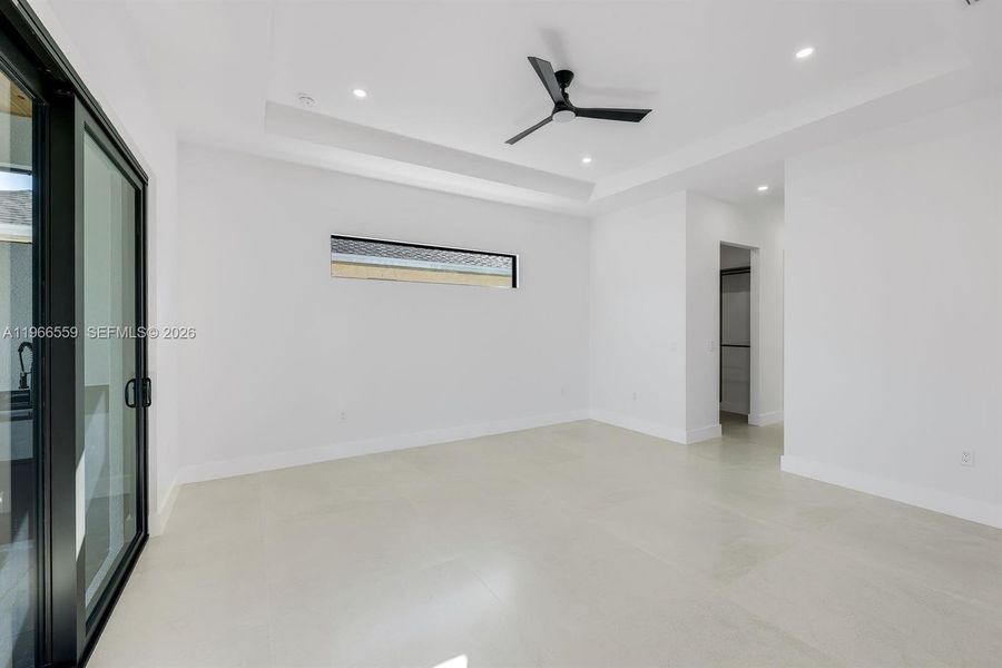 Spacious, unfurnished interior of a new home in , Cape Coral (Image 35).