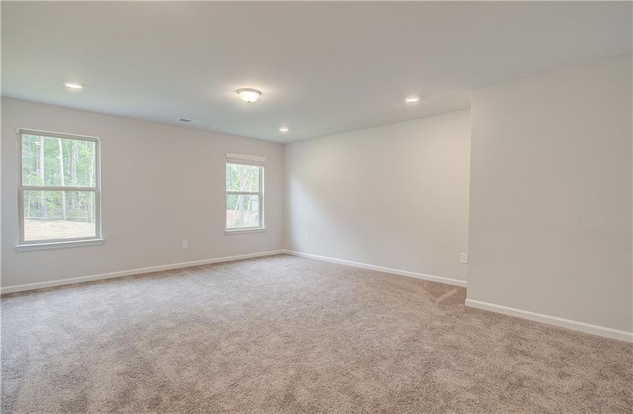 Spacious, unfurnished interior of a new home in Riverbend Overlook, Fayetteville (Image 15).
