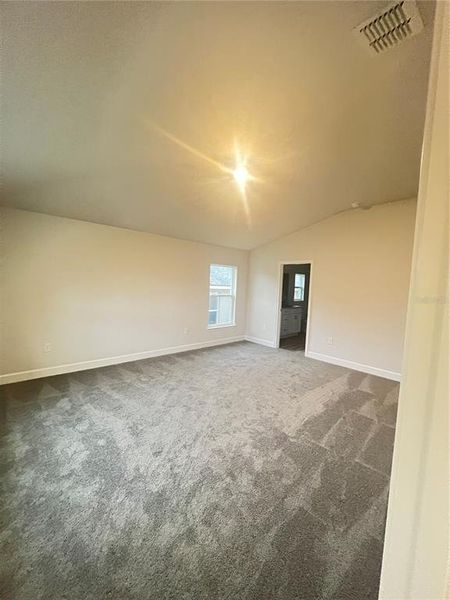 Spacious, unfurnished interior of a new home in Abbey Glen, Dade City (Image 12).