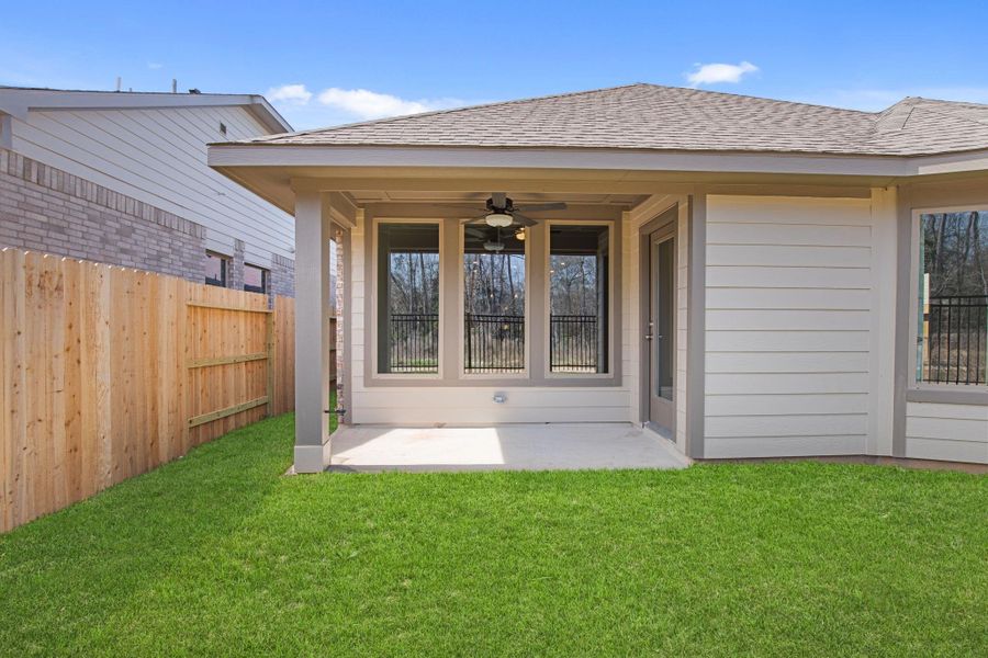 Exterior details and patio area of a home in Grand Central Park, Conroe (Image 4).