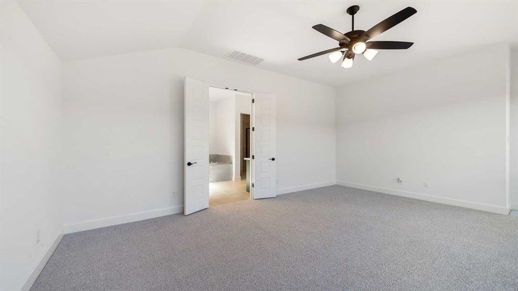 Spacious, unfurnished interior of a new home in Terraces, Rockwall (Image 15).