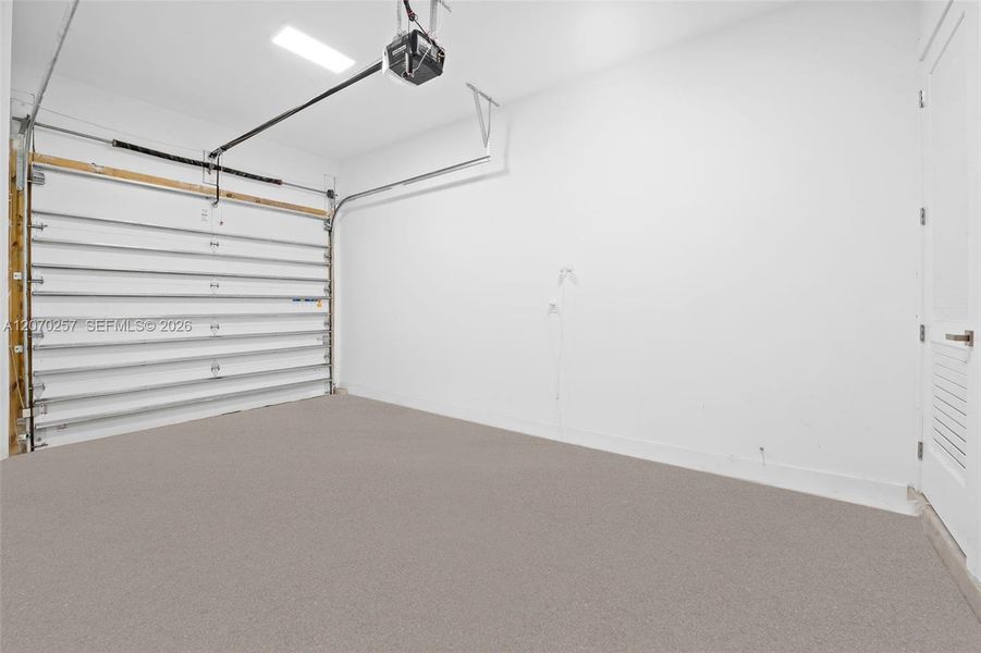 Spacious, unfurnished interior of a new home in , Miami (Image 16).