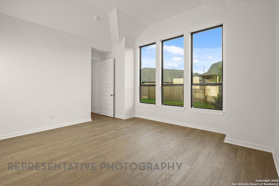 Spacious, unfurnished interior of a new home in Mont Blanc, Schertz (Image 15).