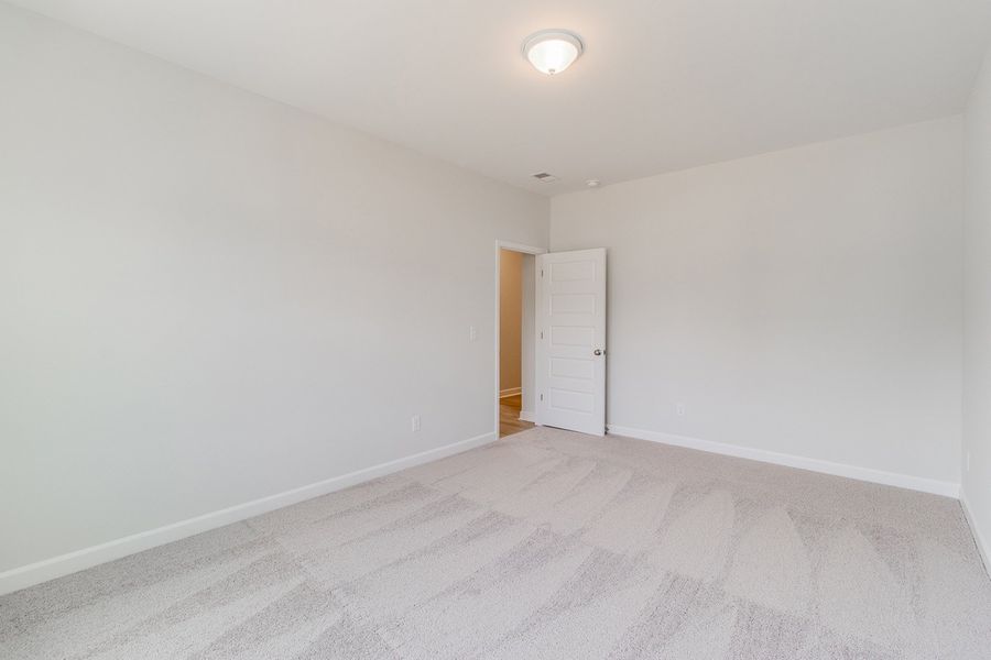 Spacious, unfurnished interior of a new home in Pebble Branch, Chapin (Image 34).