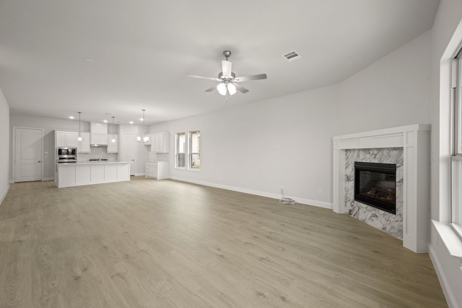Spacious, unfurnished interior of a new home in Sheppard's Place, Waxahachie (Image 20).