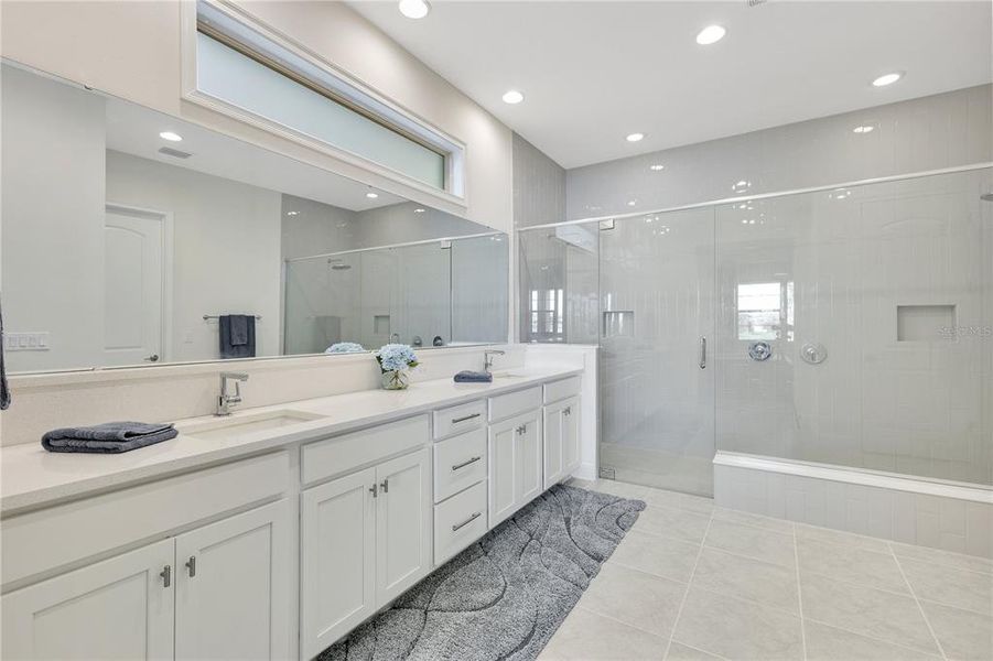 Furnished interior view inside a new home in , Orlando (Image 9).