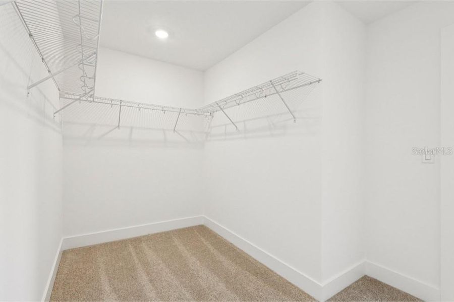 Spacious, unfurnished interior of a new home in , Winter Garden (Image 12).