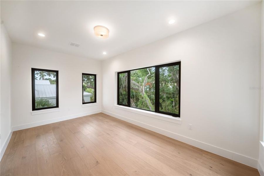 Spacious, unfurnished interior of a new home in , Sarasota (Image 81).