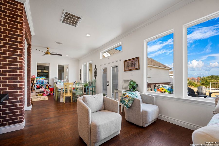 Furnished interior view inside a new home in , Kenedy (Image 47).