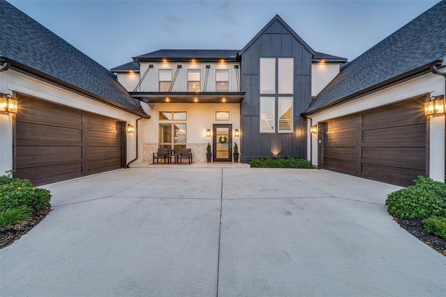 Exterior details and patio area of a home in , Oak Point (Image 3).