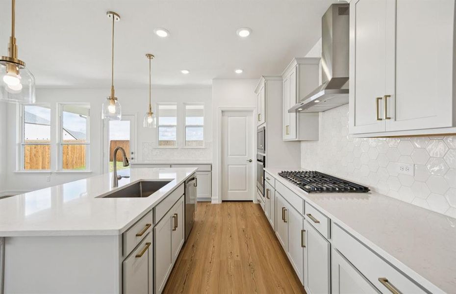 Airy kitchen with ample cabinet space