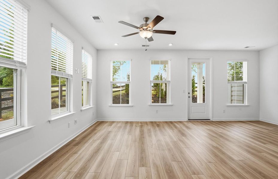 Spacious, unfurnished interior of a new home in Alston Park, Greenville (Image 24).