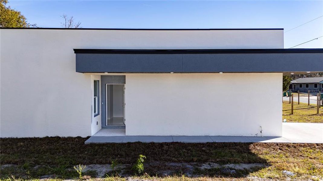 Exterior details and patio area of a home in , Eustis (Image 3).