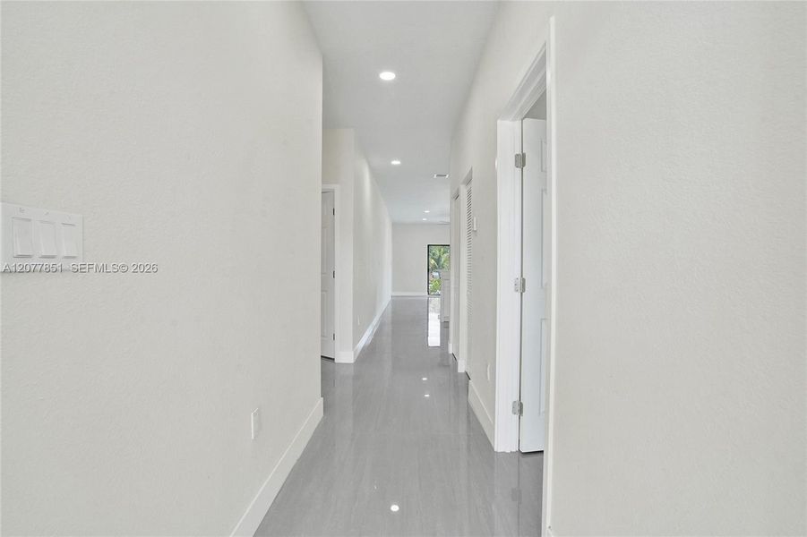 Spacious, unfurnished interior of a new home in , Dania Beach (Image 14).