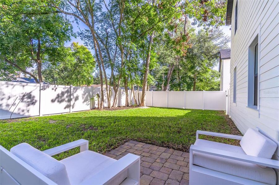 Exterior details and patio area of a home in , Orlando (Image 14).