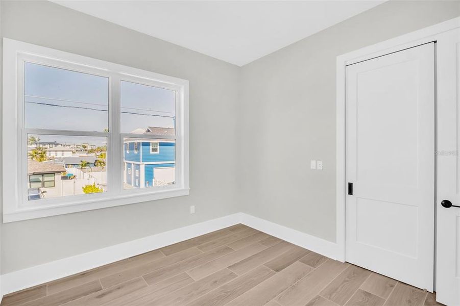 Spacious, unfurnished interior of a new home in , St. Petersburg (Image 38).