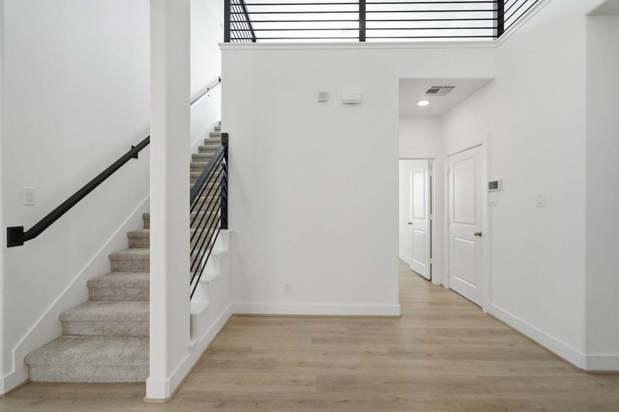 Spacious, unfurnished interior of a new home in Sunterra Lakes, Brookshire (Image 27).