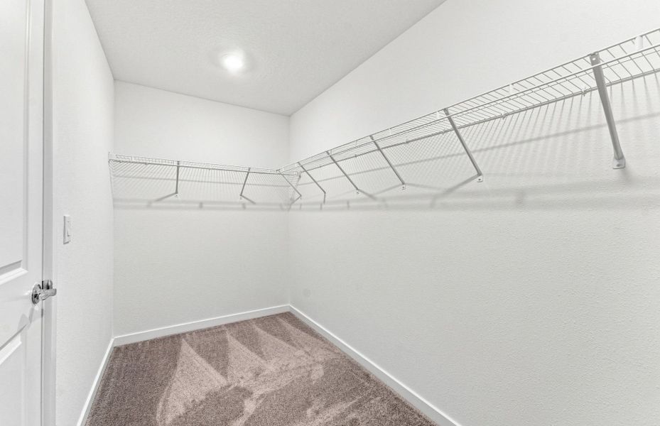Spacious, unfurnished interior of a new home in Oakfield Trails, Parrish (Image 17).