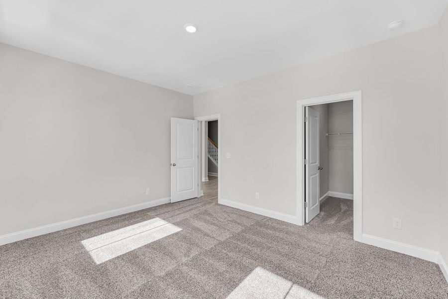 Spacious, unfurnished interior of a new home in , Summerville (Image 26).