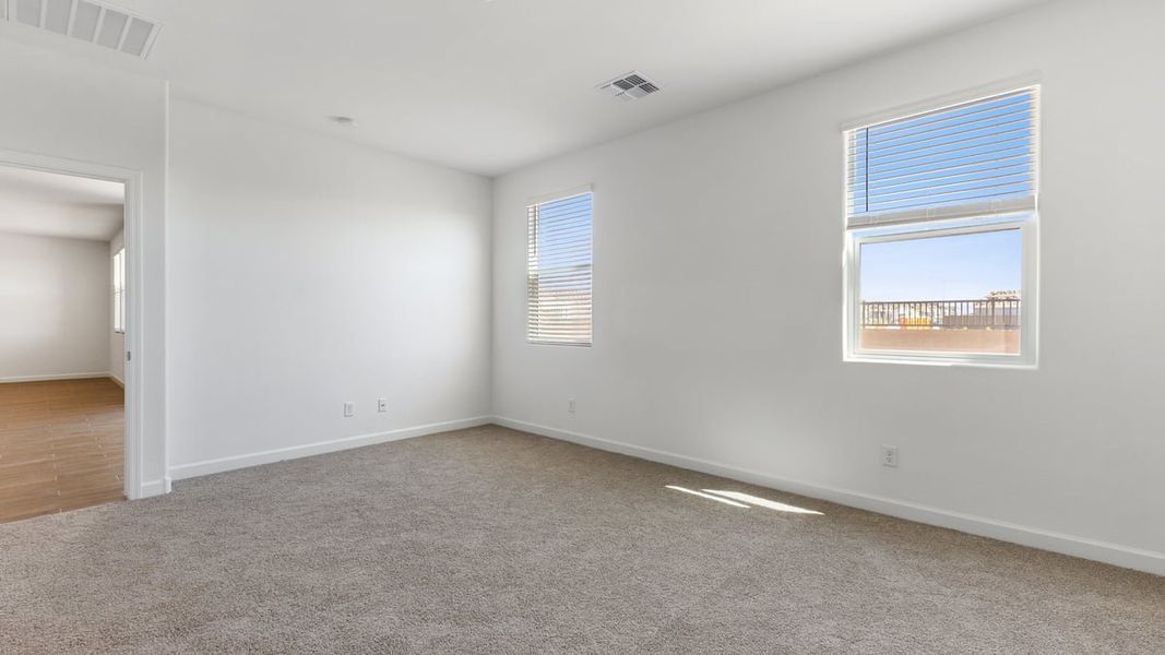 Spacious, unfurnished interior of a new home in Entrada Del Toro at Rancho Sahuarita, Sahuarita (Image 15).