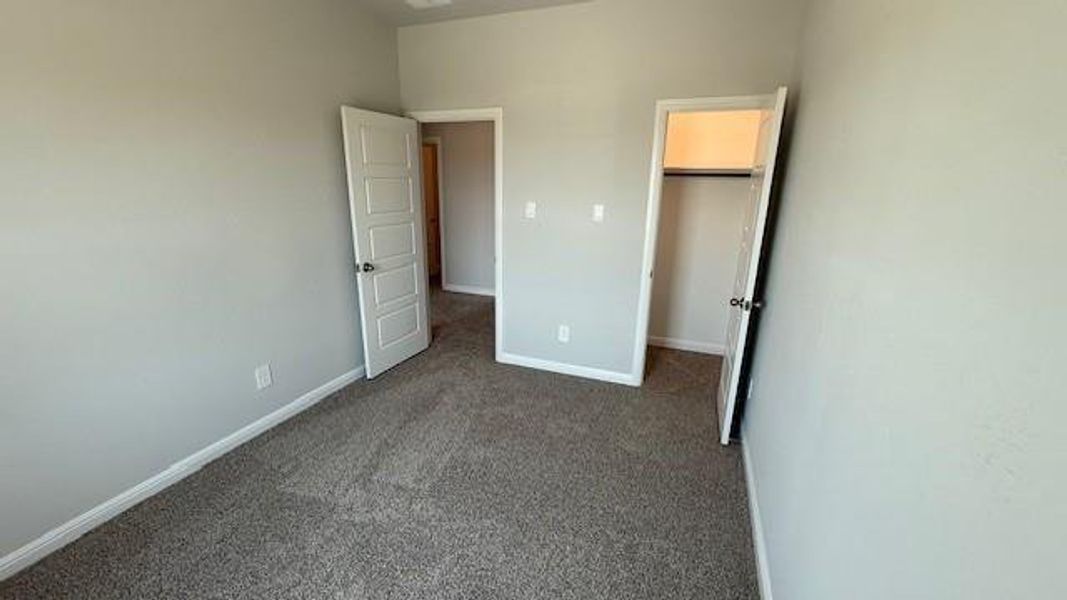 Spacious, unfurnished interior of a new home in Saratoga, Granbury (Image 10).