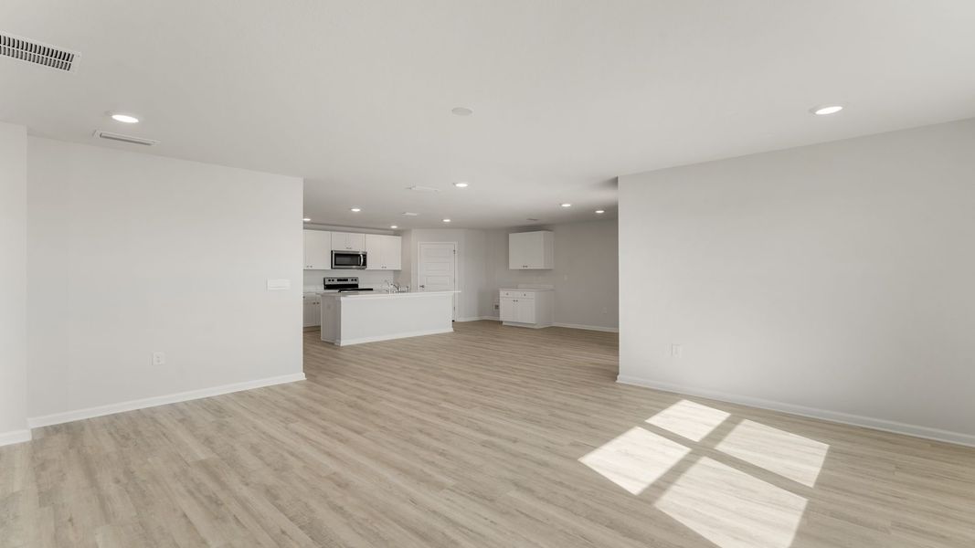 Spacious, unfurnished interior of a new home in Hodges Bayou Plantation, Panama City (Image 23).