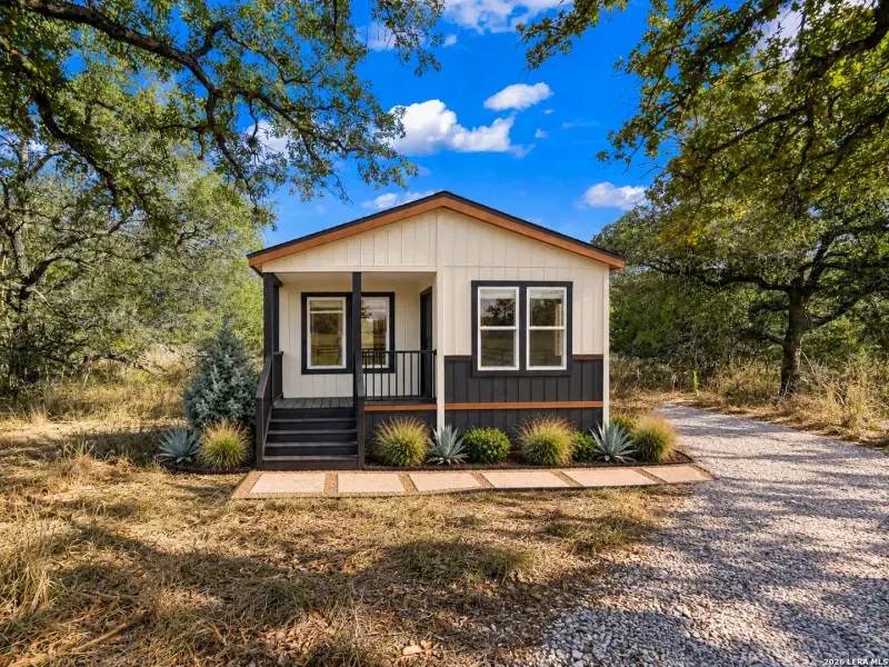 Front exterior of a new home in , Seguin, TX, highlighting curb appeal (Image 22).