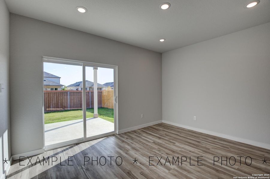 Spacious, unfurnished interior of a new home in Spring Creek, San Antonio (Image 16).