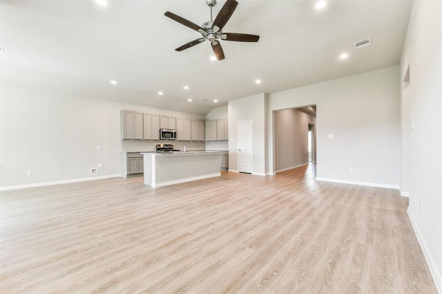 Spacious, unfurnished interior of a new home in King Oaks Village, Baytown (Image 28). Spacious, unfurnished interior of a new home in King Oaks Village, Baytown (Image 28).