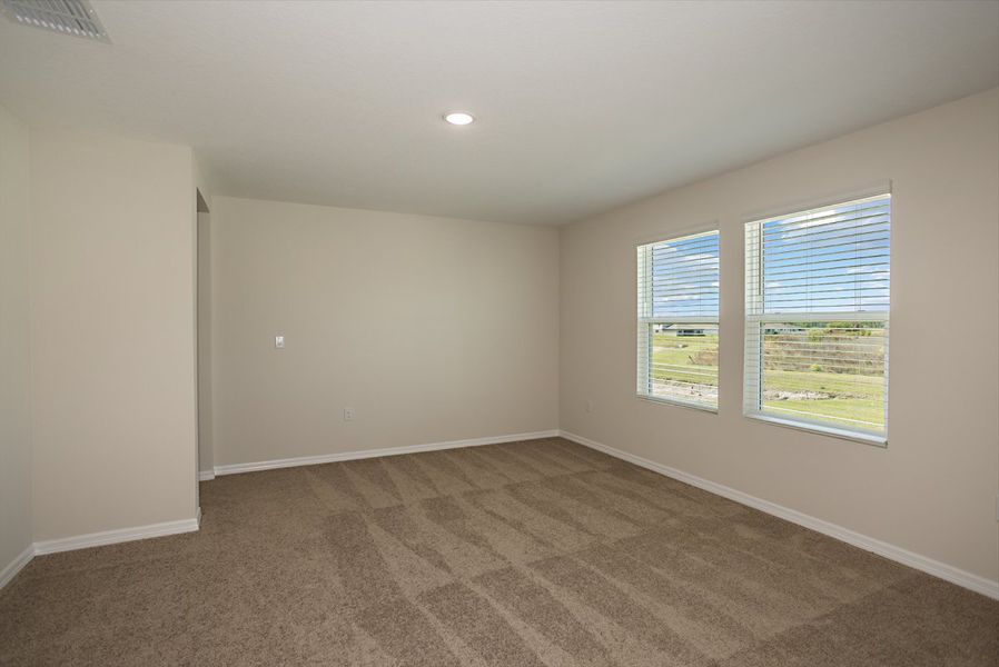 Spacious, unfurnished interior of a new home in Scenic Terrace, Haines City (Image 16).