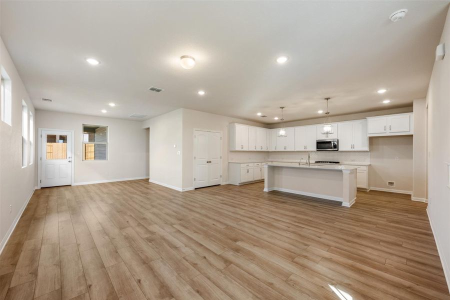 Representative images and renderings are for illustrative purposes. Actual structural options and design finishes of home may vary.