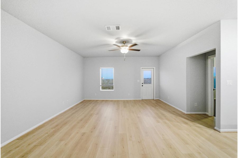 Spacious, unfurnished interior of a new home in Hunters Glen, Jarrell (Image 22).
