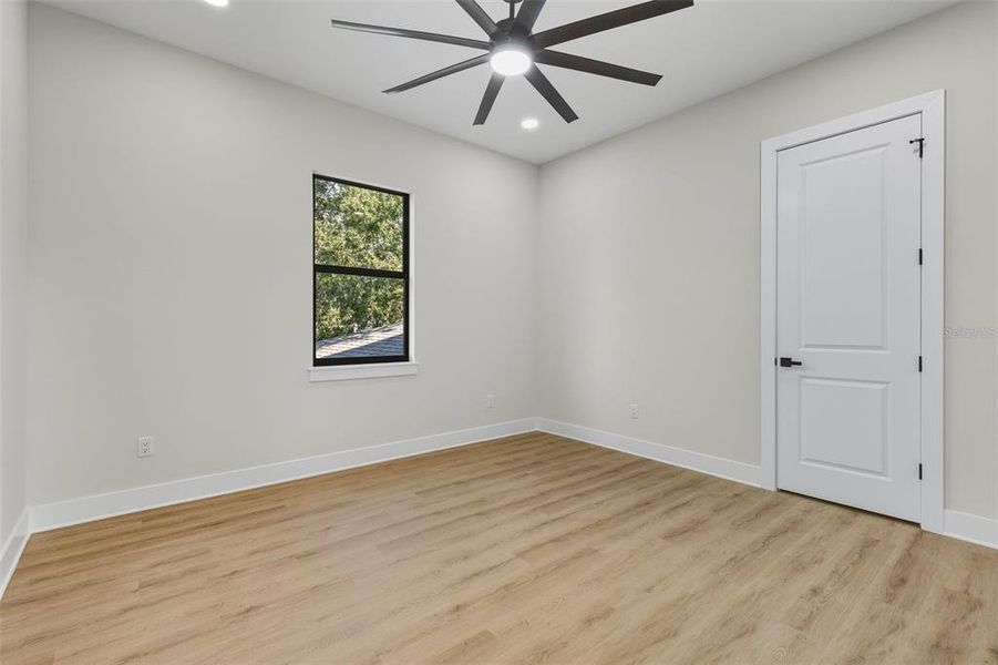Spacious, unfurnished interior of a new home in , Tampa (Image 43).