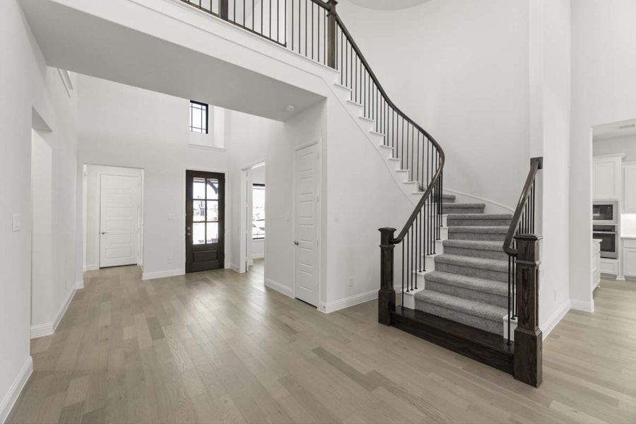 Spacious, unfurnished interior of a new home in Park Hills, Rockwall (Image 14).