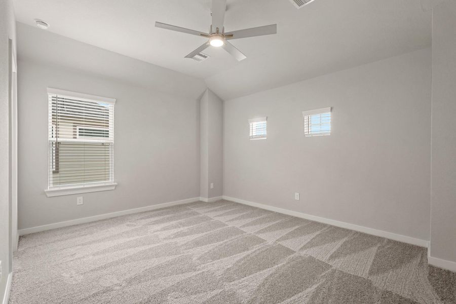 Spacious, unfurnished interior of a new home in Briarwood Crossing, Rosenberg (Image 12).